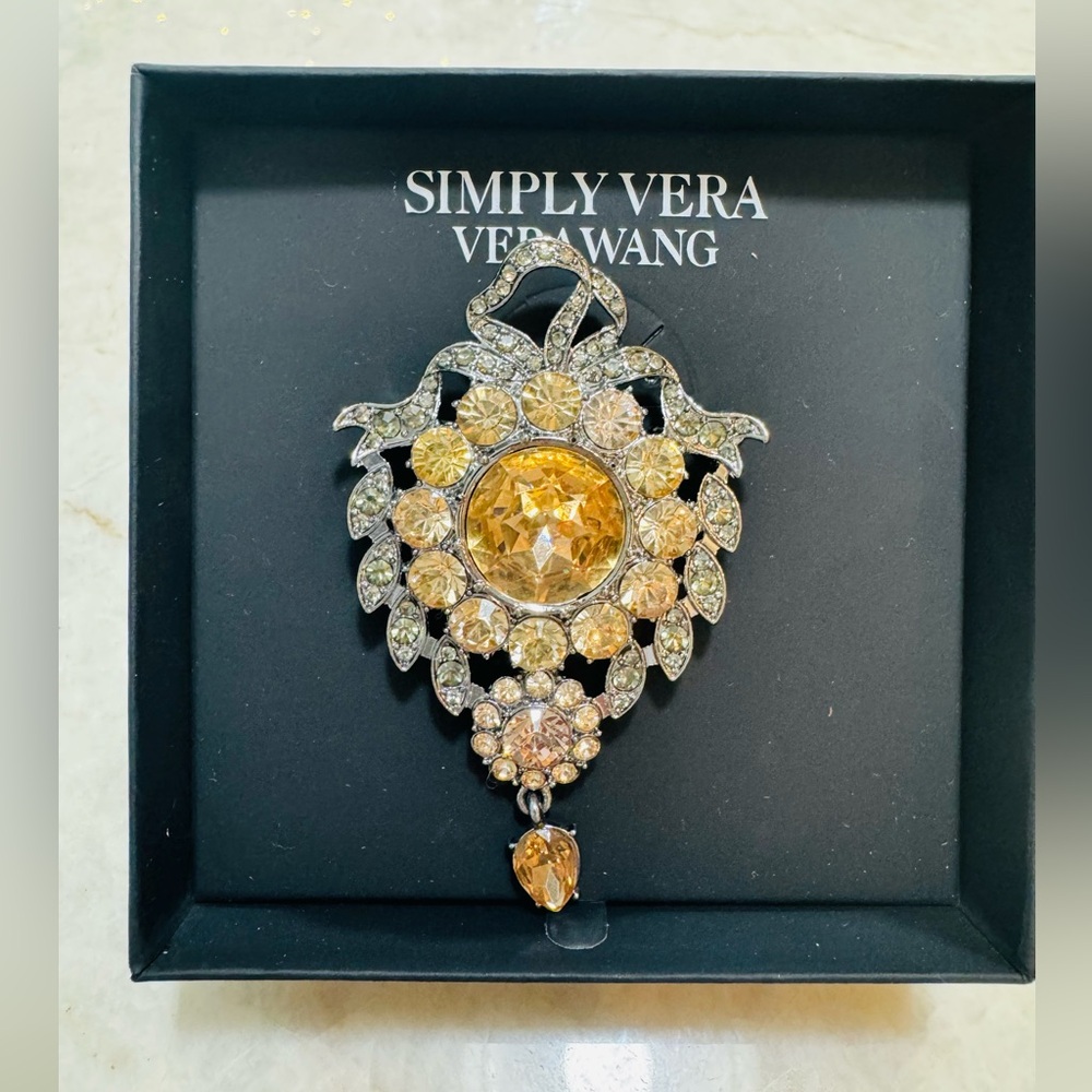 NIB simply vera vera wang silver tone peach rhinestones flower Bow brooch pin